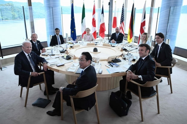  주요 7개국(G7) 정상회의가 개막한 19일 일본 히로시마에 G7 정상들이 둘러앉아 있다. 사진=연합뉴스