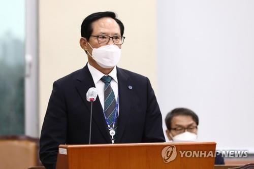공수처, '허위 서명 강요' 송영무 前장관·국방부 압수수색