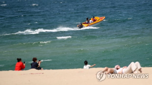 성큼 다가온 여름…수도권 미세먼지 '나쁨' 수준