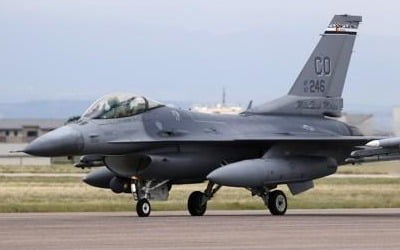 美, 우크라에 F-16 지원하나…바이든, 조종 훈련 승인