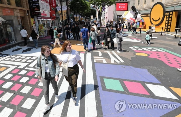 "주말엔 거의 만실"…코로나 전으로 돌아간 명동 호텔들