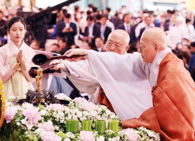 "빈곤·질병 사라지길"…4년만에 마스크 벗고 부처님오신날 봉축(종합)
