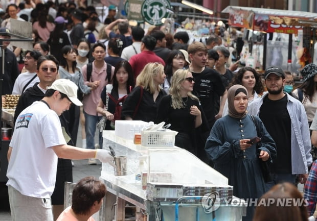 1일부터 격리의무 사라진다…40개월만의 '사실상 엔데믹'