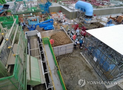 與 "후쿠시마 시찰단, 금주 대국민 보고할것…수산물 수입 없어"