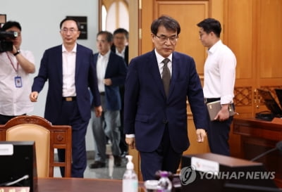 선관위, '자녀 채용' 파장에 35년 만에 외부인사 사무총장 검토