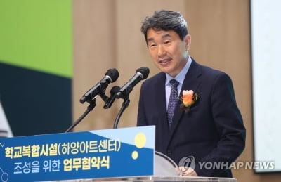 이주호 "전국 대학교에 학교복합시설 확산 기대"(종합)