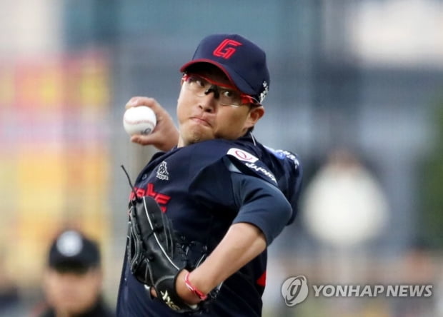 '박세웅 쾌투' 롯데, 선두 LG 완파…오승환 한미일 500세이브 -2(종합)