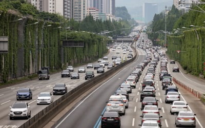 연휴 첫날 고속도로 매우 혼잡…서울~부산 7시간19분