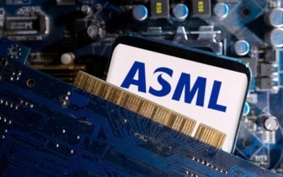 올 30% 오른 ASML…"1분기 순이익 181% 쑥"