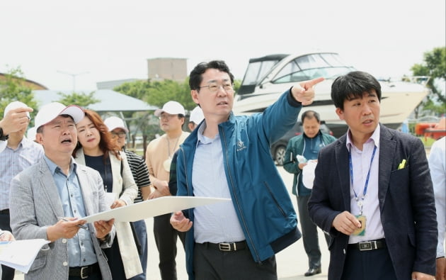 정명근 화성시장, '제13회 화성 뱃놀이 축제' 개막 앞두고 '현장 로드킹' 나서