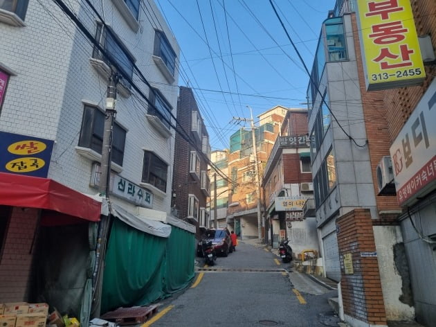 북아현 2구역의 한 골목길 모습.