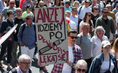 폴란드 바르샤바 50만명 시위 "탈공산주의 후 최대"