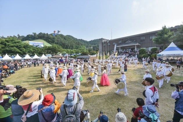 충남 서천 한신모시문화제가 오는 9일부터 11일까지 한산면 한산모시관 일원에서 열린다. 서천군 제공