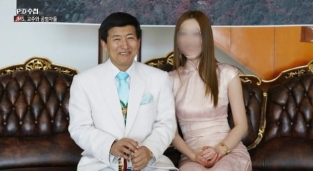 "주님 지켜라"…성범죄 도운 'JMS 2인자' 재판 시작
