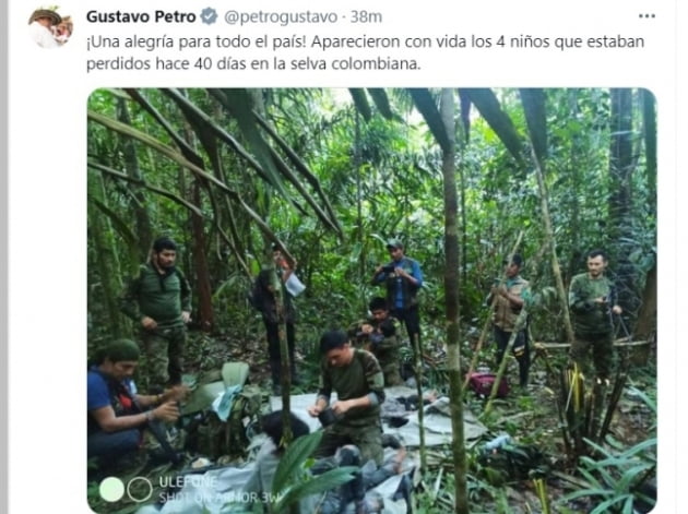 아마존 열대우림 한복판에서 발생한 경비행기 추락 사고로 실종됐던 아이 4명이 행방불명된 지 40일째 무사히 발견됐다. /사진=구스타보 페트로 대통령 트위터