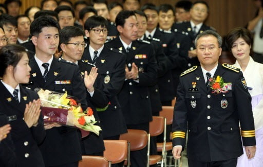 카지노 입플 경기지방경찰청장 퇴임식. 연합뉴스