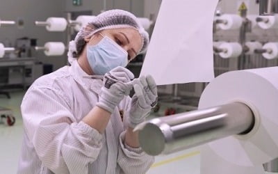 서울 절반 크기 분리막이 쭉쭉…'세계 최대' 도약하는 SKIET 폴란드 공장