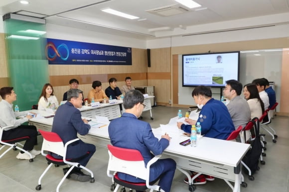 15일 오후 경기 파주시 금촌동 경기북부 청년창업사관학교에서 열린 현장 소통간담회 진행 모습. /사진=중소벤처기업진흥공단