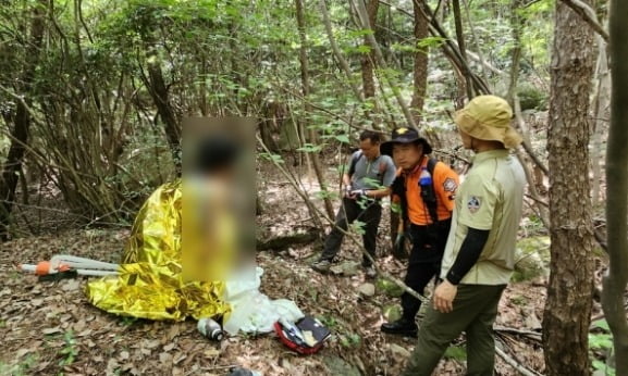 길을 잃고 5일 만에 극적 구조된 30대 등산객. /사진=경남소방본부 제공