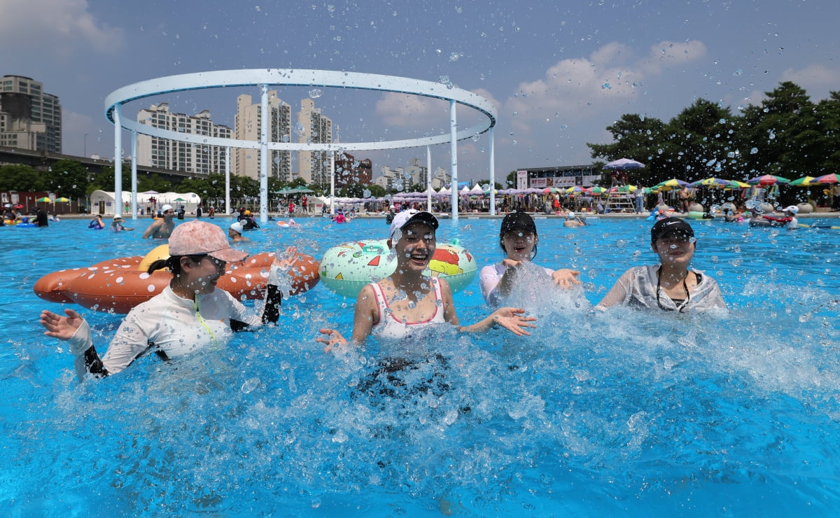 [포토] 와~! 물놀이 계절 시작~!!