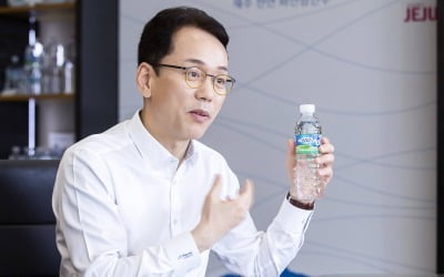 "라이트닝 바카라 사이트 한 개도 남기지 않겠다"…삼다수의 '제주도 실험' [하수정의 티타임]