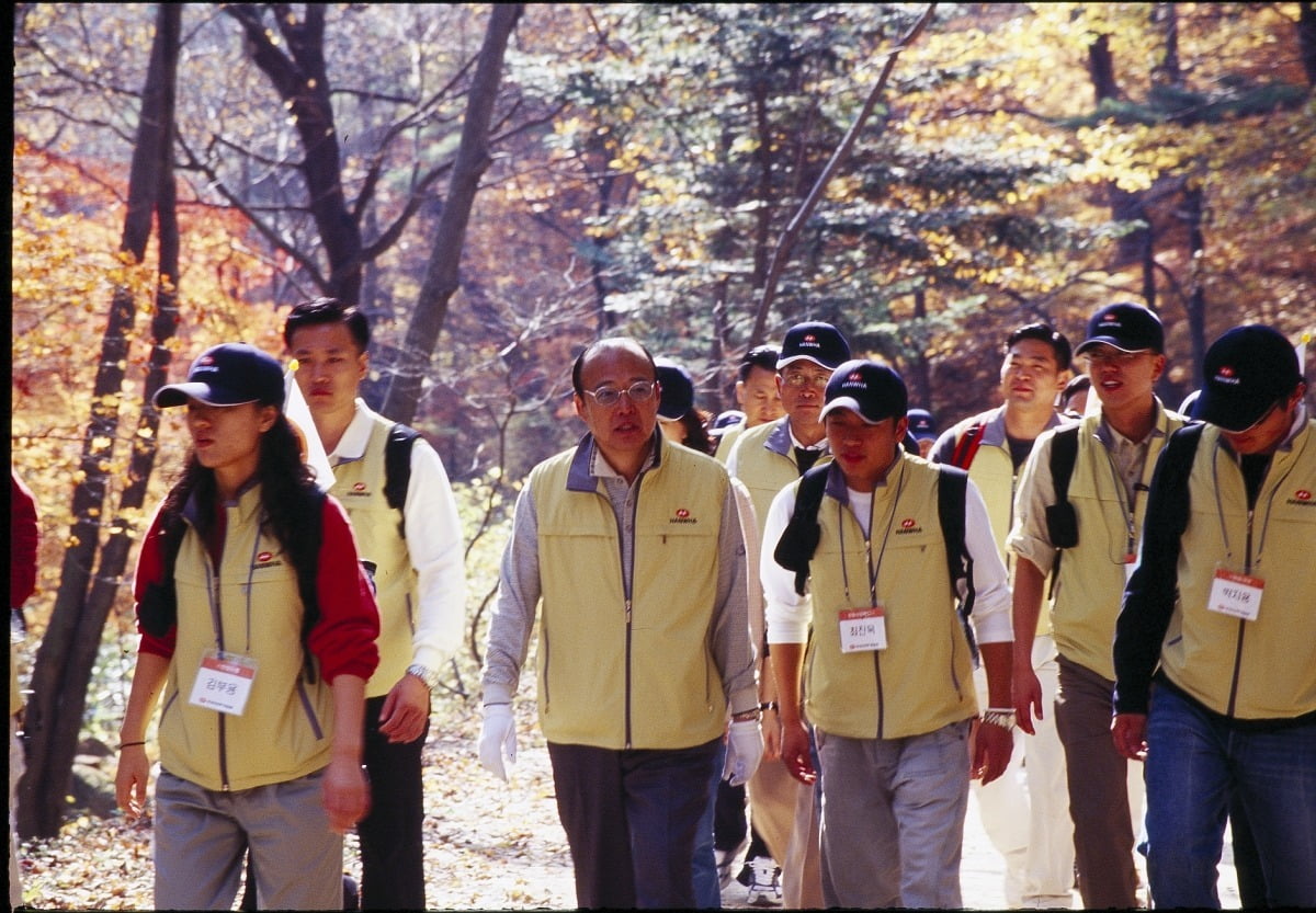 2005년 사랑의행진에 참가한 김승연 회장.