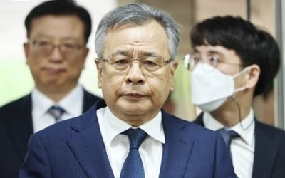 '50억 클럽' 박영수 구속영장 기각…"구속 상당성 인정 어려워"