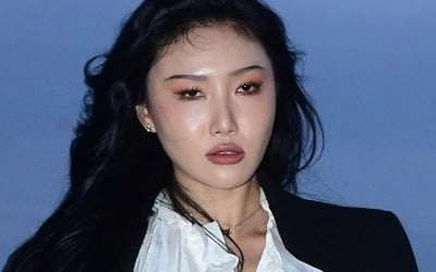 마마무 화사, 싸이 품으로?…피네이션 "전속계약 논의 중"