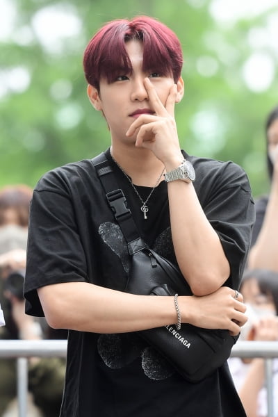  AB6IX 박우진, '브이도 멋지게~'