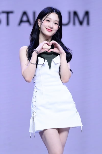 [포토] 프로미스나인 이서연, '예쁜 미소로 하트~'