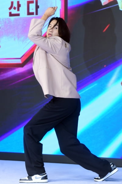 [포토] 이광수, '긴 팔다리로 멋지게 댄스~'