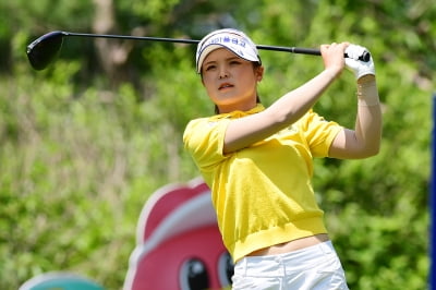 [BC카드·카지노사이트 레이디스컵 2023] 송가은, '페어웨이로 가자~'