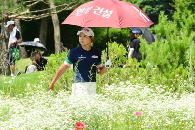 [BC카드·한경 레이디스컵 2023] 박보겸, '꽃길도 성큼성큼'