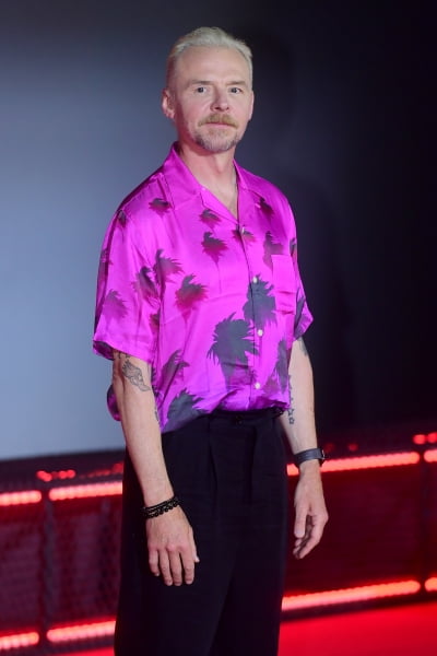 [포토] 사이먼 페그, '핑크 셔츠도 완벽 소화'
