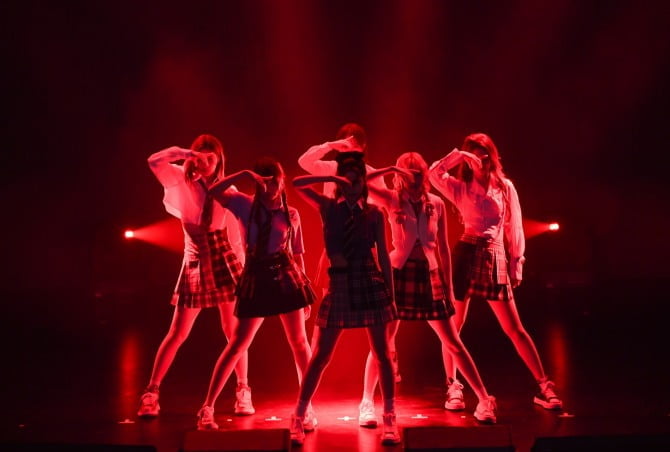 NMIXX, 데뷔 첫 단독 쇼케이스 아시아 투어 순항…23일 싱가포르 공연 개최