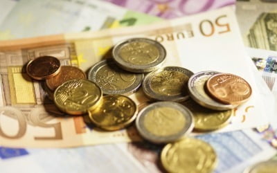 ECB "日, 돈풀기 끝내면 유로존 채권시장 대혼돈"