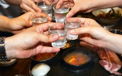 만 나이 통일법 시행에도…술·담배는 구매연령 변함없다