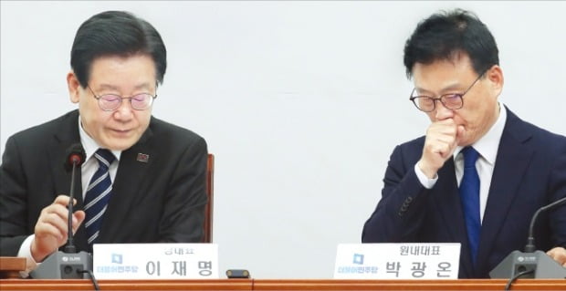 지난달 31일 더불어민주당 최고위원회의에 참석한 이재명 대표(왼쪽)와 박광온 원내대표.  /뉴스1 