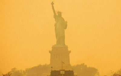 캐나다 최악의 산불<br>뉴욕 하늘 연기로 뒤덮었다