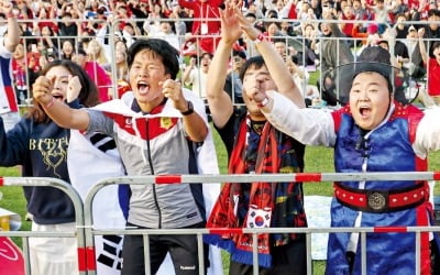 [포토] “졌지만 잘 싸웠다”…U-20 월드컵, 뜨거웠던 새벽 거리응원