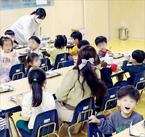 HD현대 어린이집, 밤 10시까지 네끼 식사…"야근해도 걱정 없어"