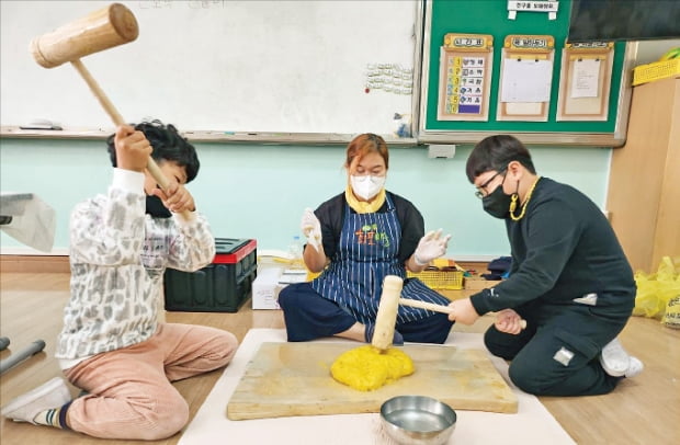 충남 서산 회포마을, 감자캐기·옥수수 따기…삼길포우럭축제도