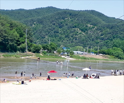 경북 예천 회룡포마을, 마을 휘감아 도는 내성천…육지 속 섬마을