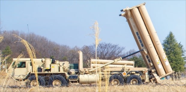 주한미군은 지난 3월 말 사드 발사대를 성주 기지 밖으로 전개하는 훈련을 처음 했다.  /미 국방부 