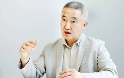 "거대 양당, 적대적 공존하며 국가 추락 가속"