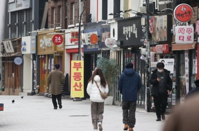 “최저임금 더 올리면 다 죽는다”...자영업자들의 한숨