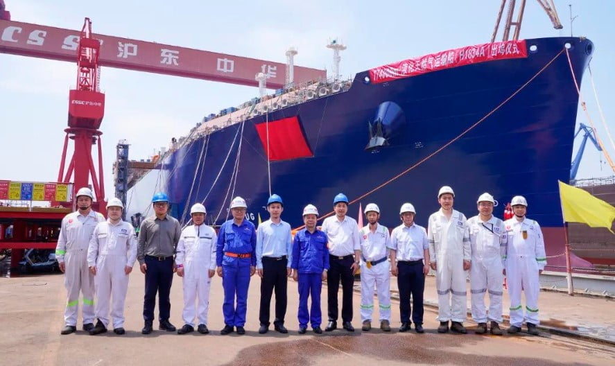 후둥중화조선이 중국 최대 해운사인 코스코그룹의 코스코 쉬핑 에너지 트랜스포테이션이 발주한 LNG 운반선을 진수하고 있다. 사진=CSSC 제공