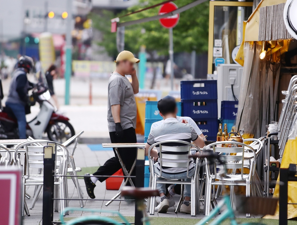 여름철 음식점 야외 테이블 놓고 상인-주민 갈등