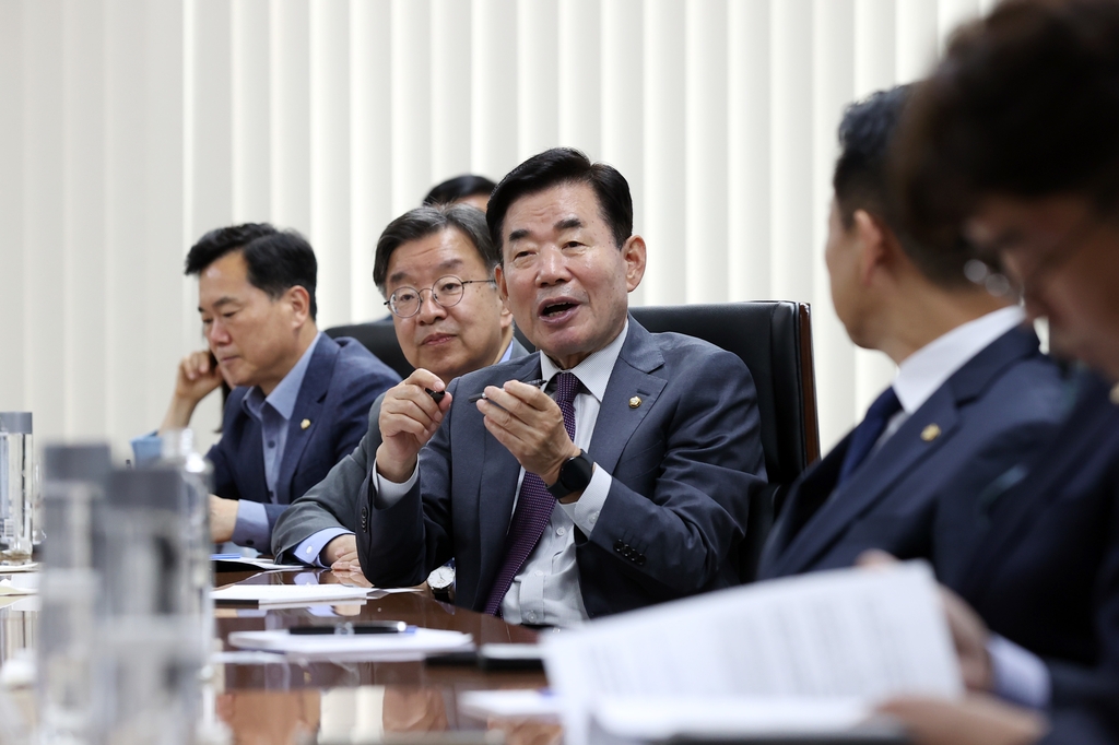 김의장, 복수국적 허용연령 하향 건의에 "결단 내릴 때 됐다"