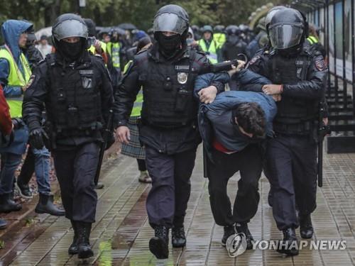 "러시아 떠난 사람 최대 수백만명"…EU 망명 신청 급증